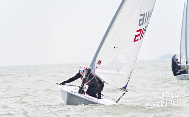 赛场上的陈佳铭。