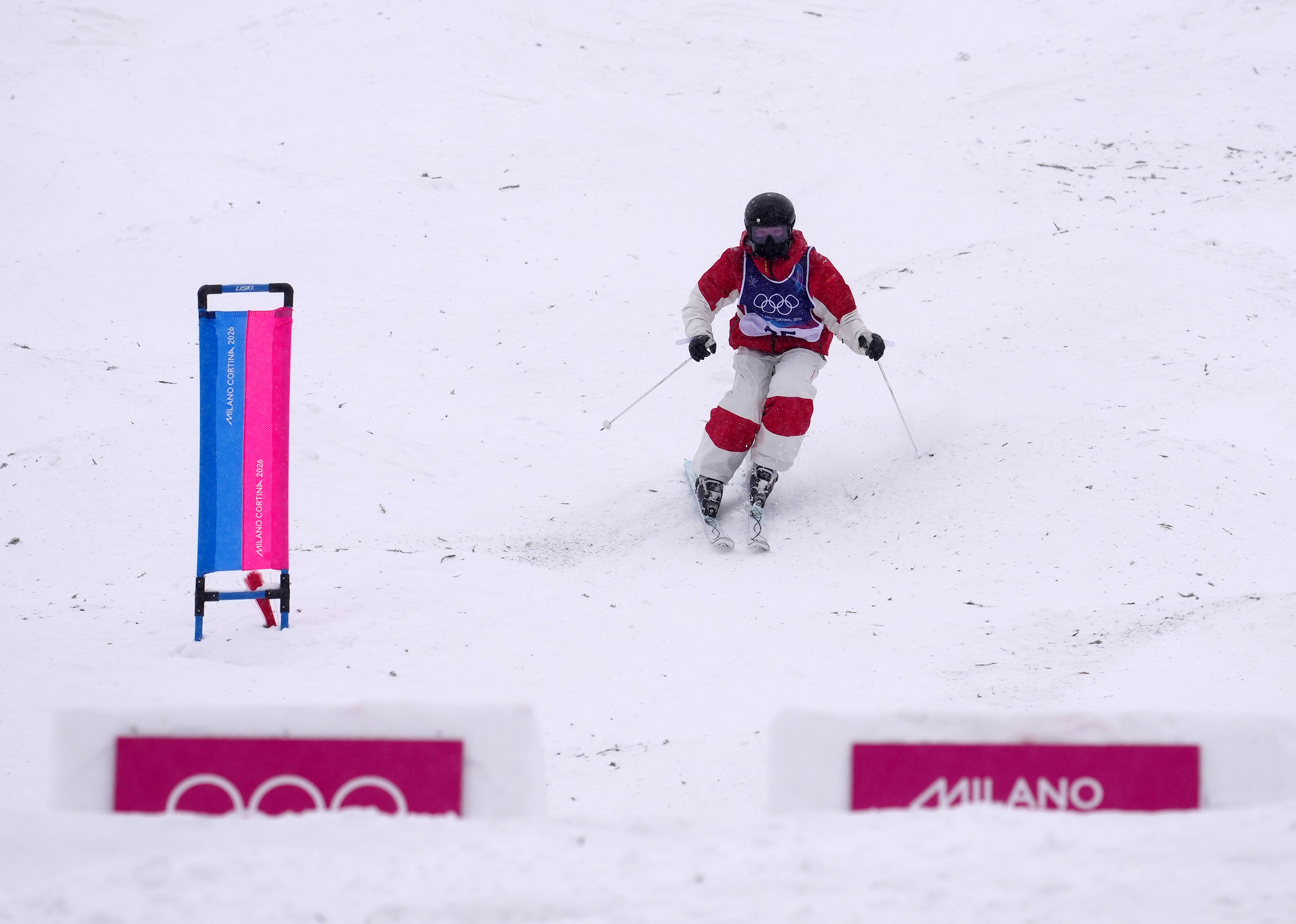 冬奥会｜自由式滑雪——女子双人雪上技巧1_16决赛赛况XxjpseC001151_20260214_MVPFN0A001.JPG