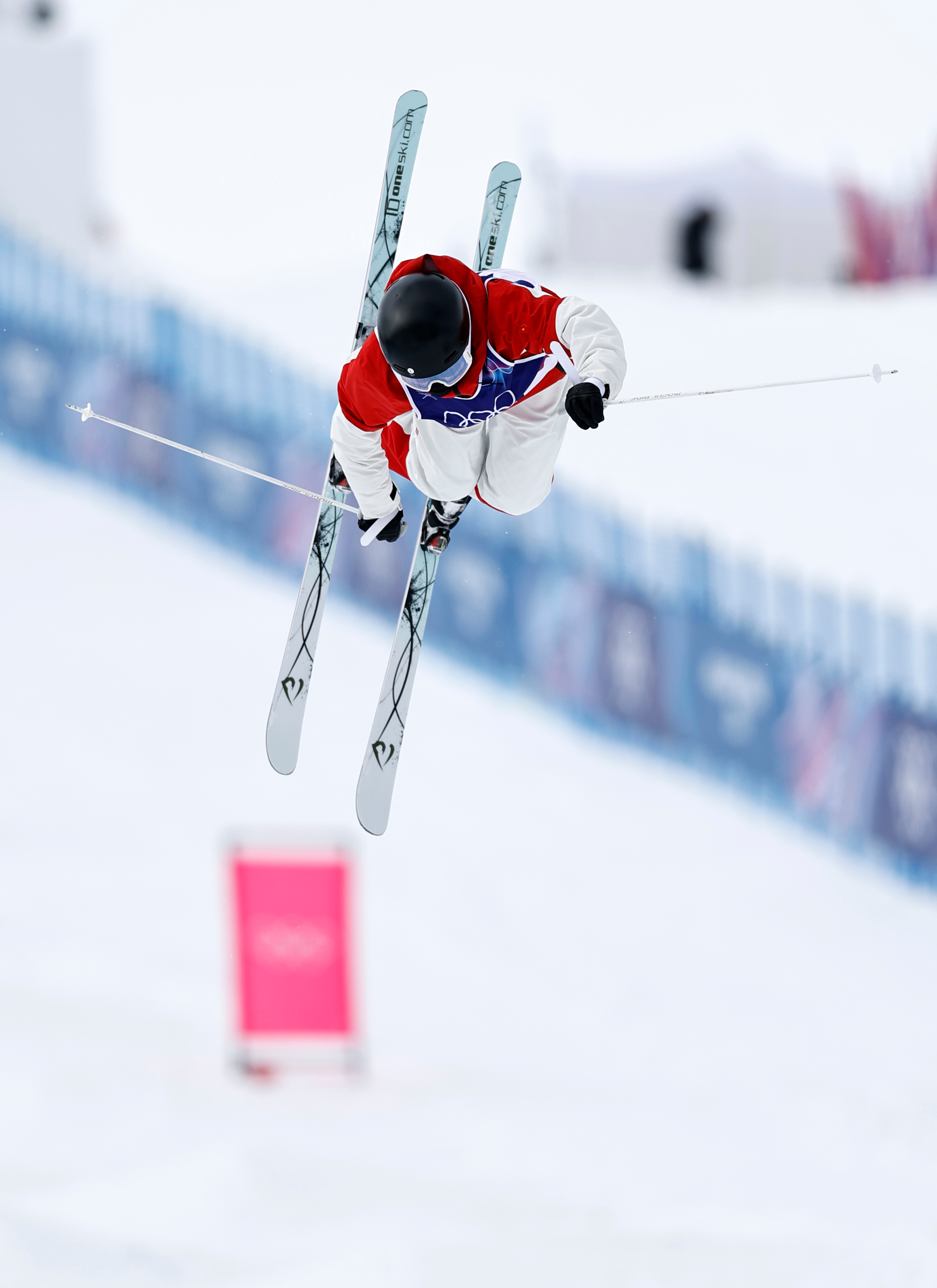 冬奥会｜自由式滑雪——女子雪上技巧资格赛赛况XxjpseC000955_20260211_MVPFN0A001.JPG