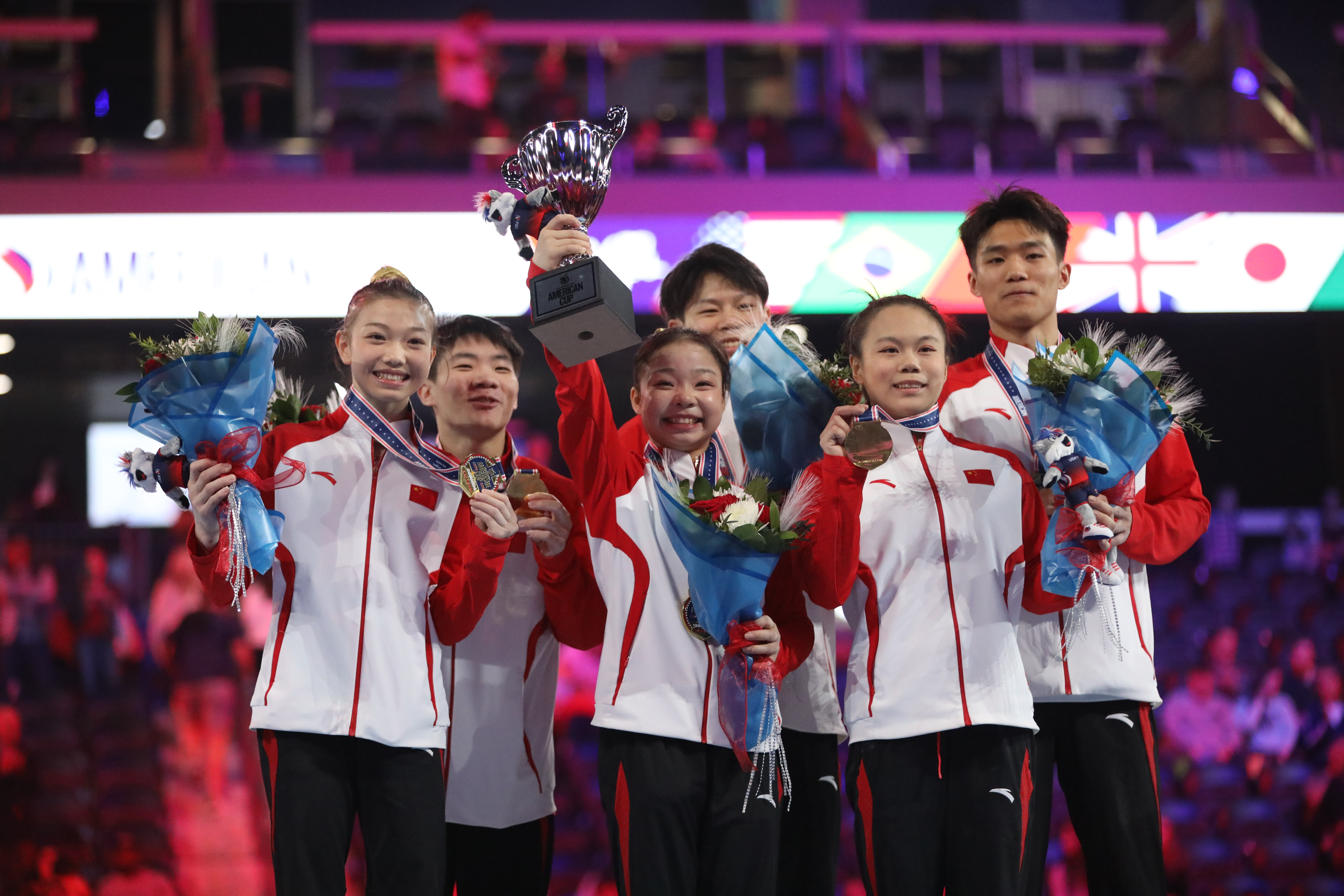 （体育）（3）体操——美国杯混合团体赛：中国队夺冠XxjpseC000237_20260308_PEPFN0A001.JPG