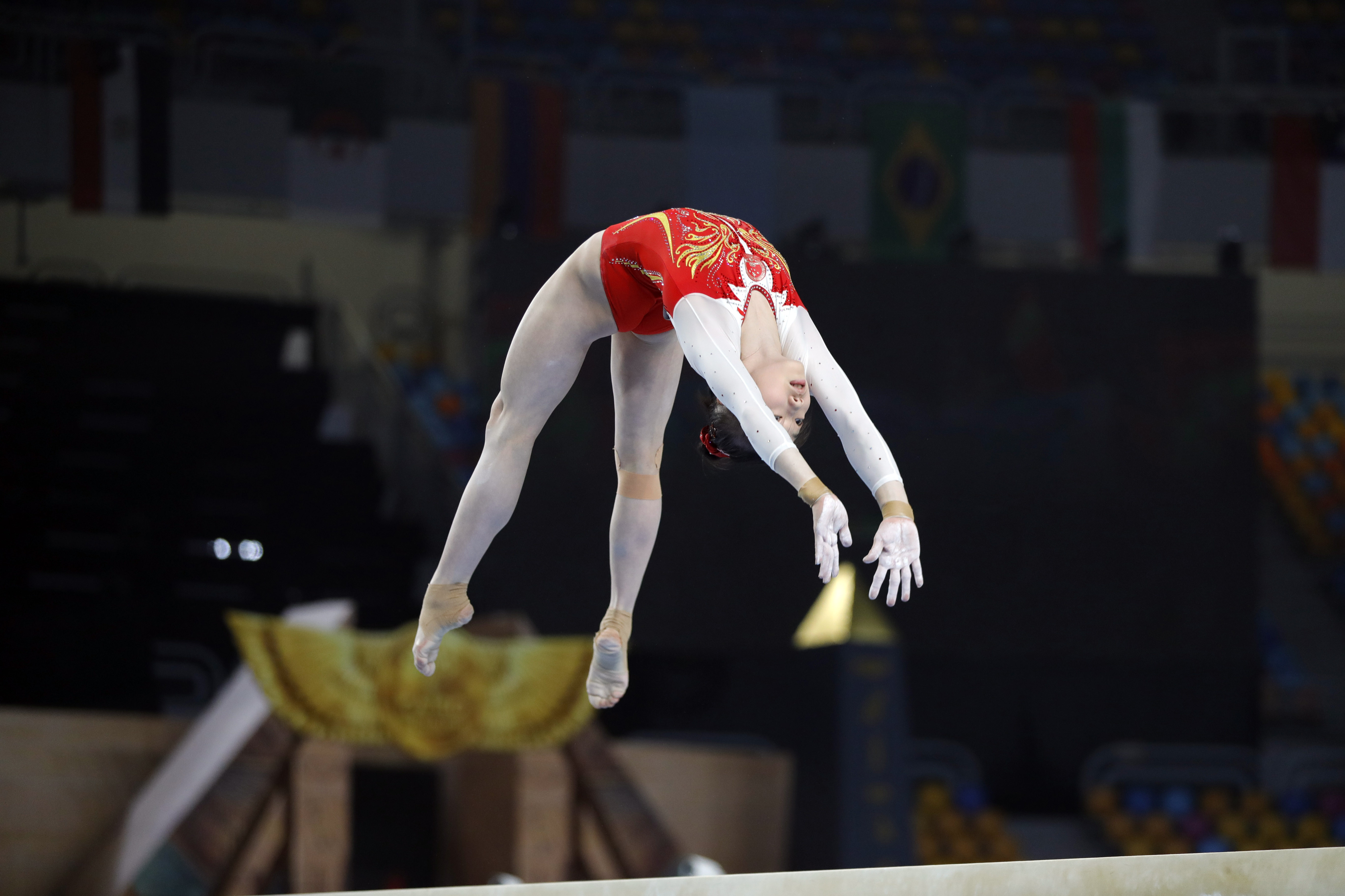 （体育）（3）体操——世界杯开罗站：女子平衡木资格赛赛况XxjpseC000022_20260405_PEPFN0A001.JPG